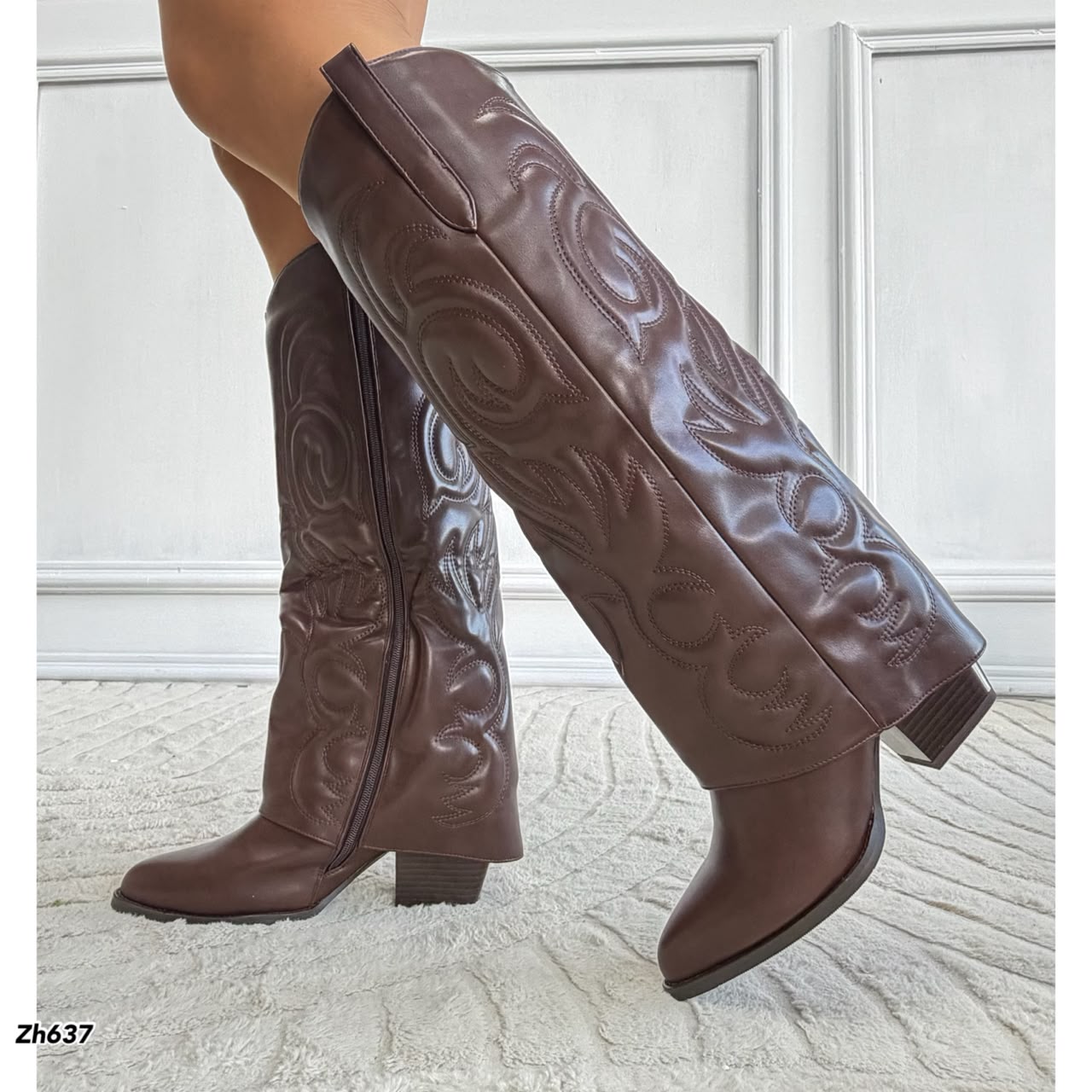 Bota texana café doblez detalles tacon 7cm HX3157-B9545